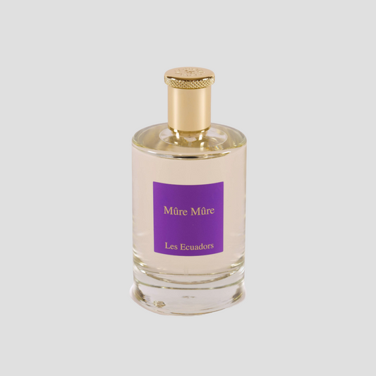 parfumfles met gouden dop en een witte achtergrond. de fles heeft een vierkant purper label met gouden letters mure mure