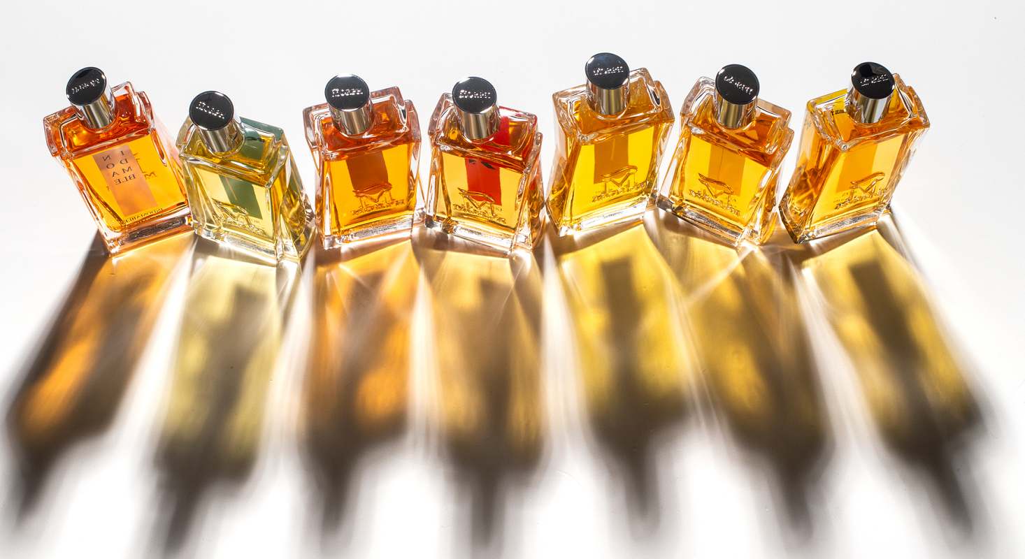 Rij morph parfumflessen met schaduw uit de luxury collection